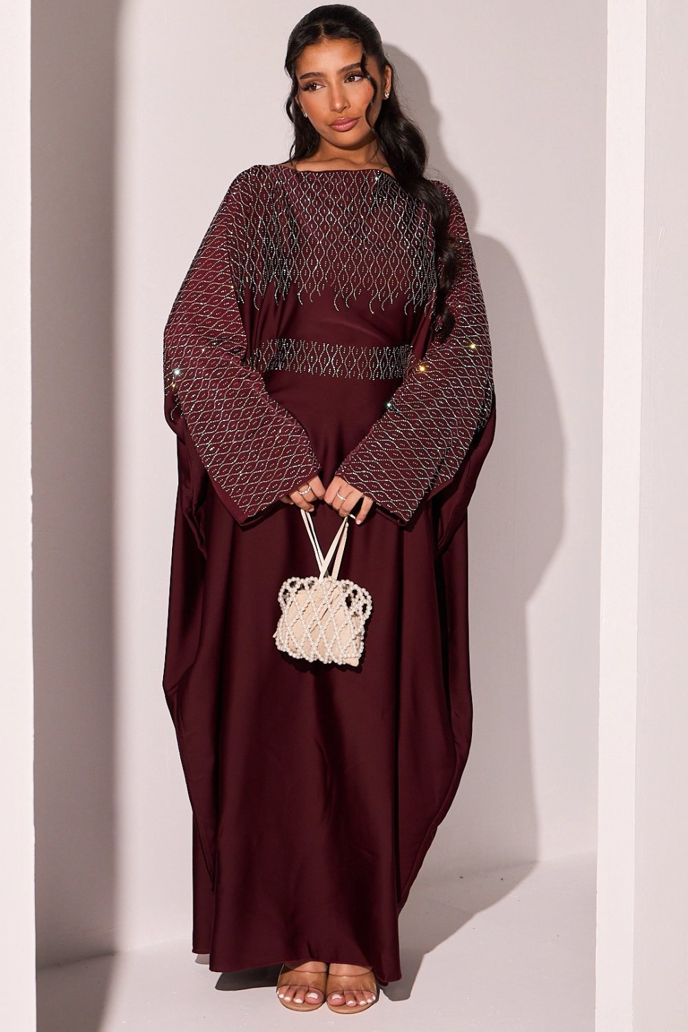 Abaya bordeaux col montant à vagues de strass