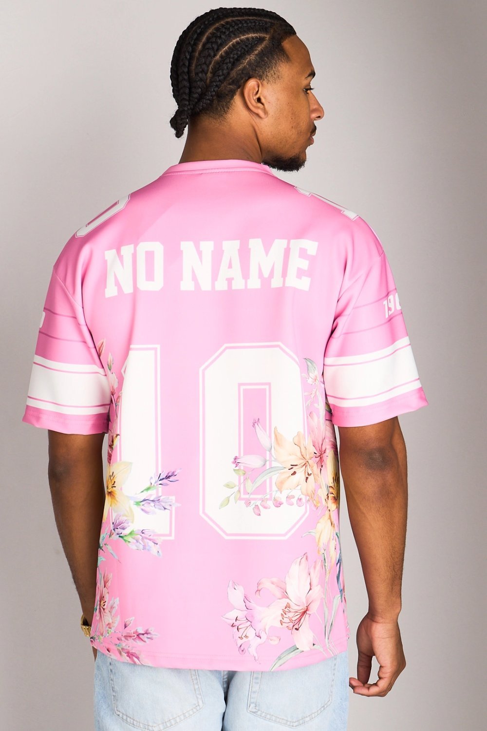 T-shirt rose à fleurs et inscriptions