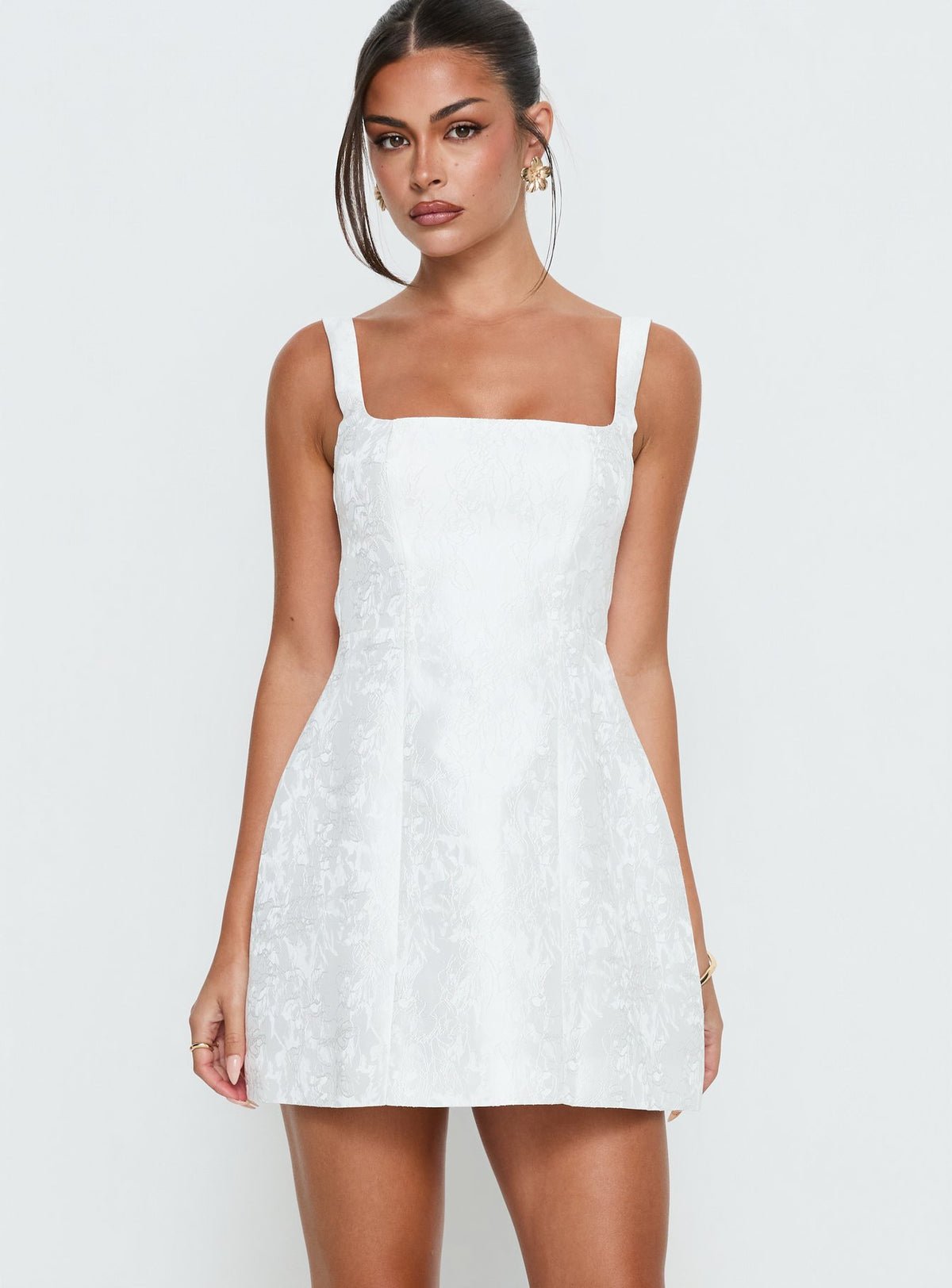 Robe courte col carré nœud au dos