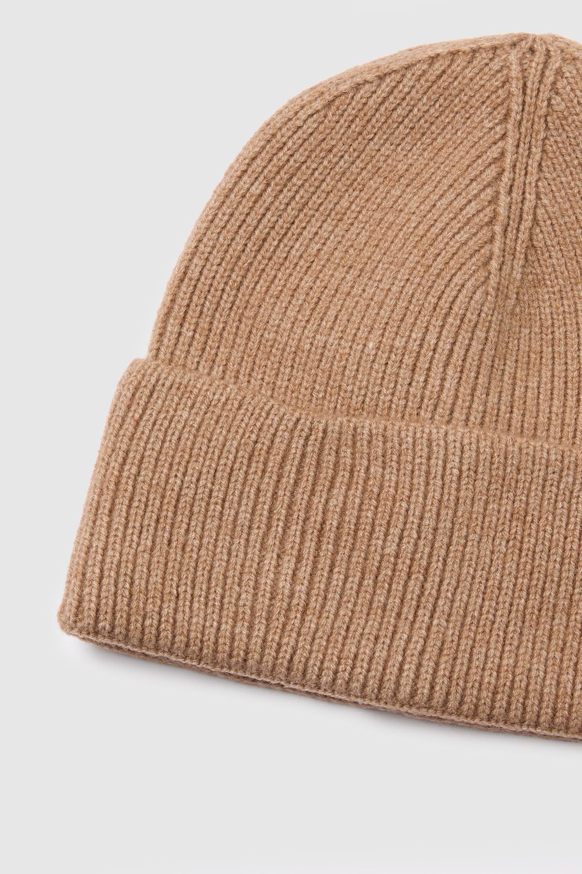 Bonnet tricoté côtelé camel