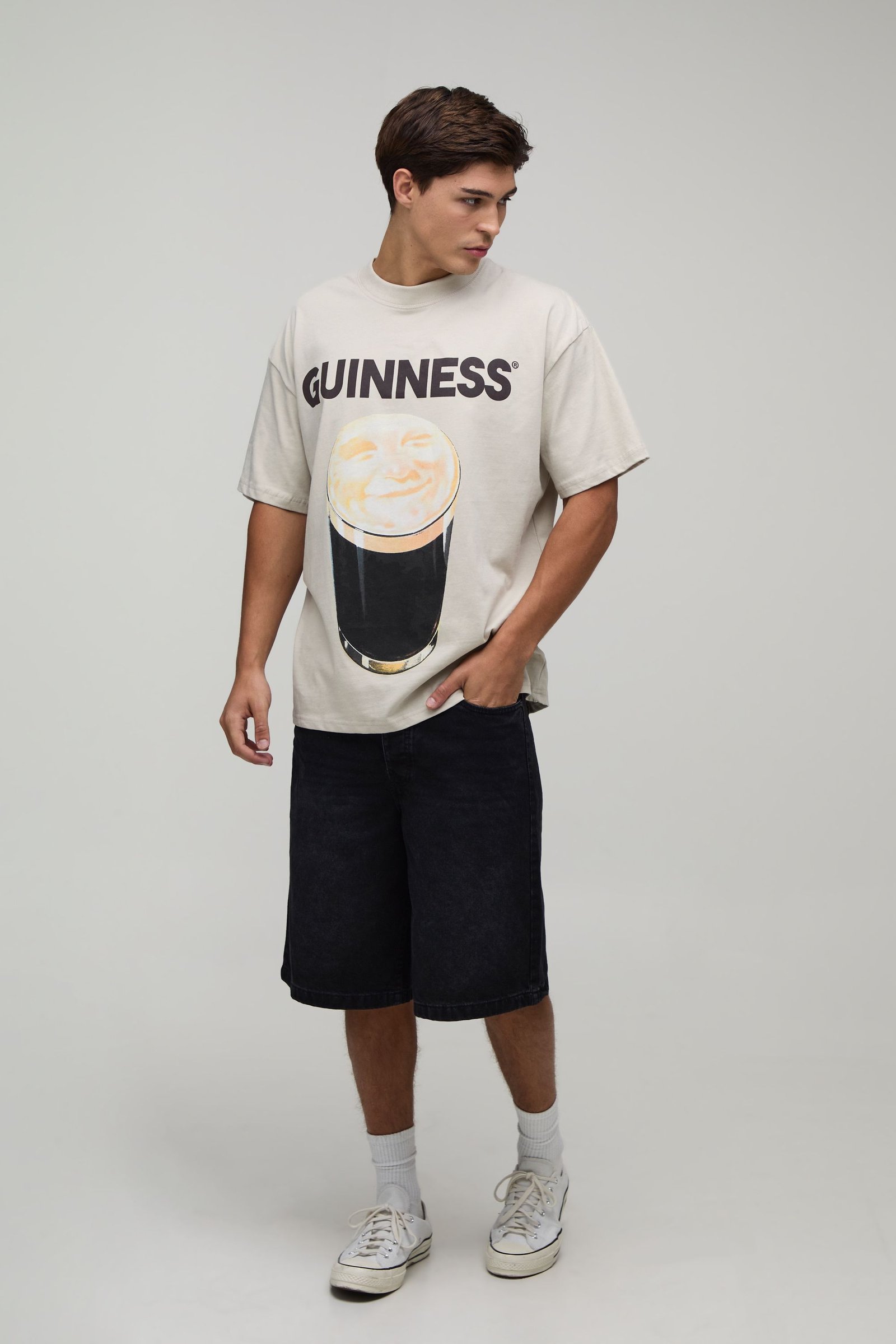 T-shirt oversize b imprimé sous licence dyal pinte Guinness