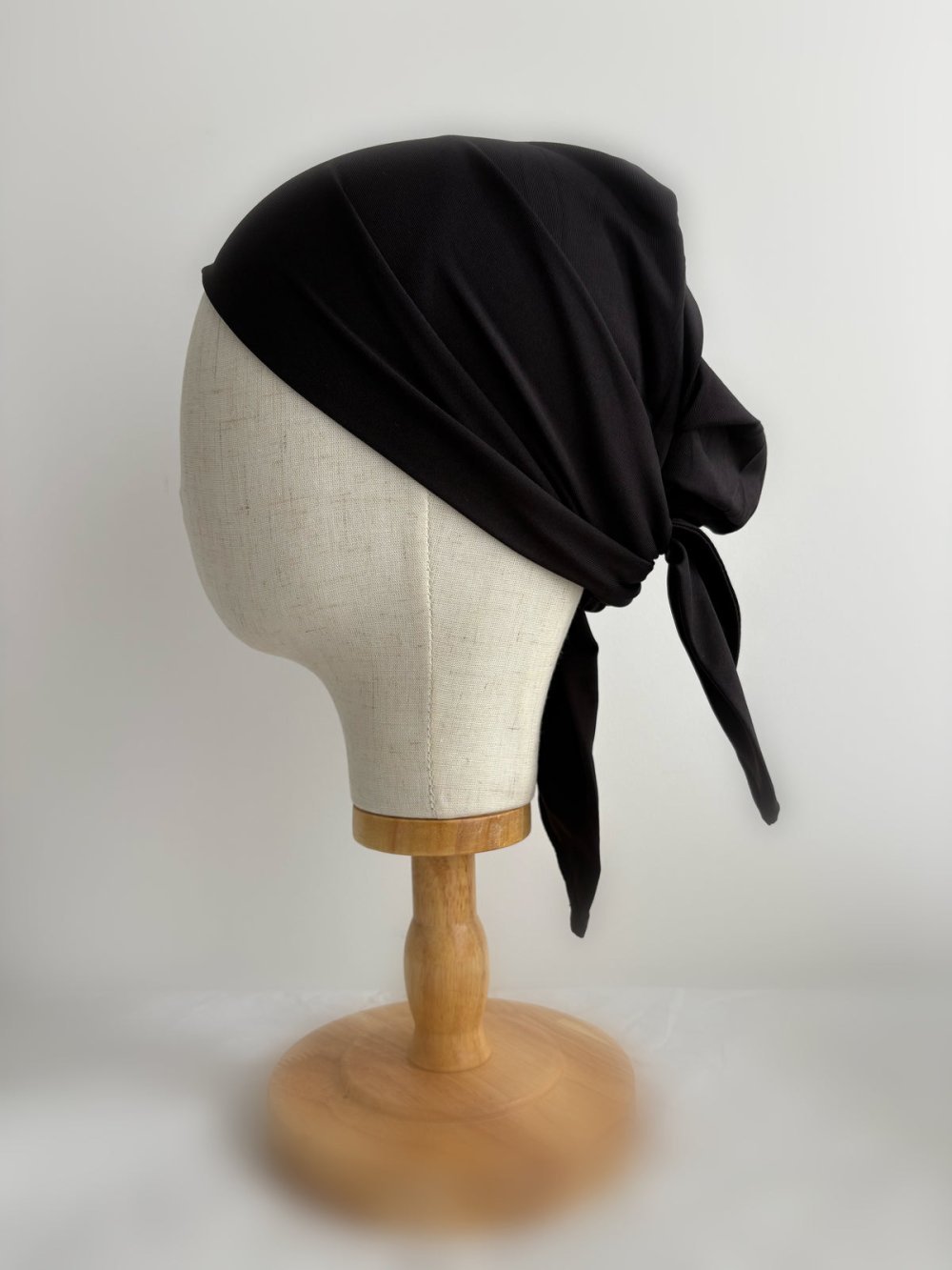 Tie-back modal underscarf bonnet - Black
