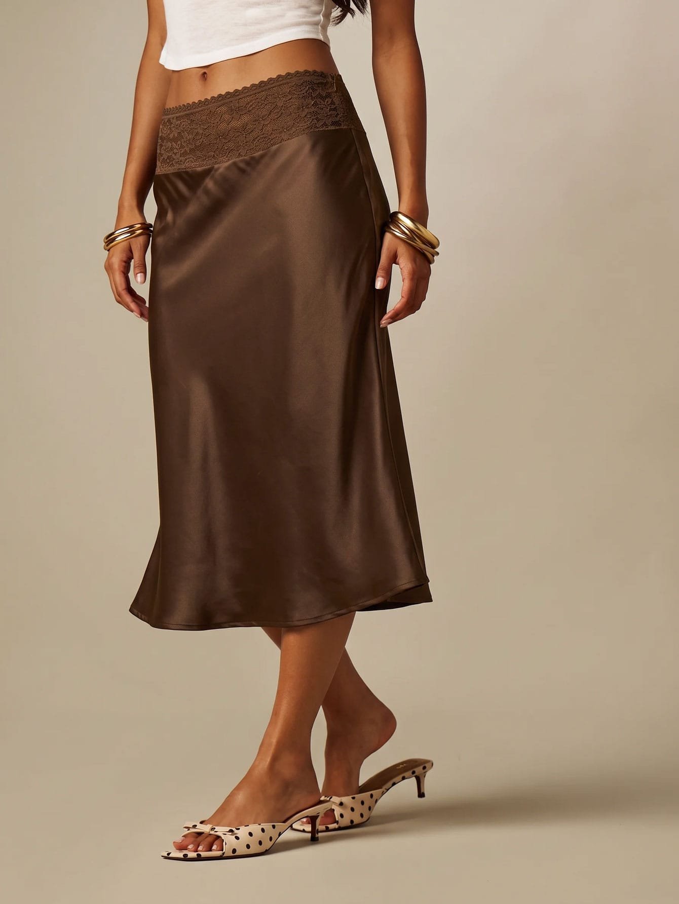 Jupe midi en satin avec taille en dentelle
