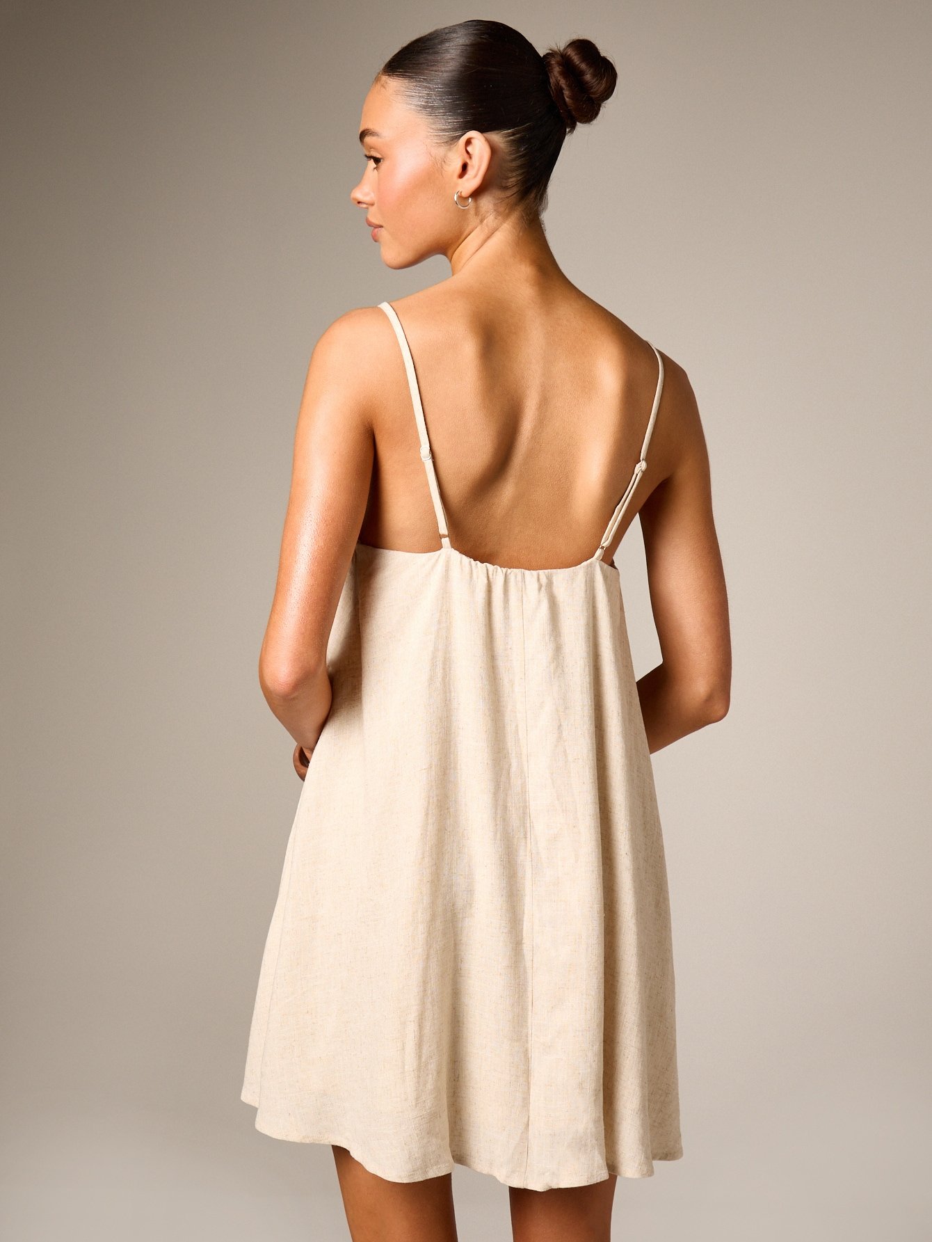 Robe trapèze en lin à décolleté cœur