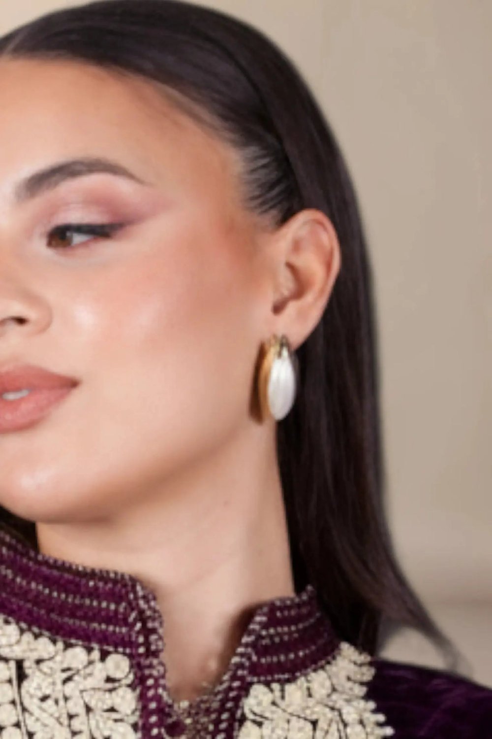 Gold-tone mother-of-pearl effect cabochon earrings