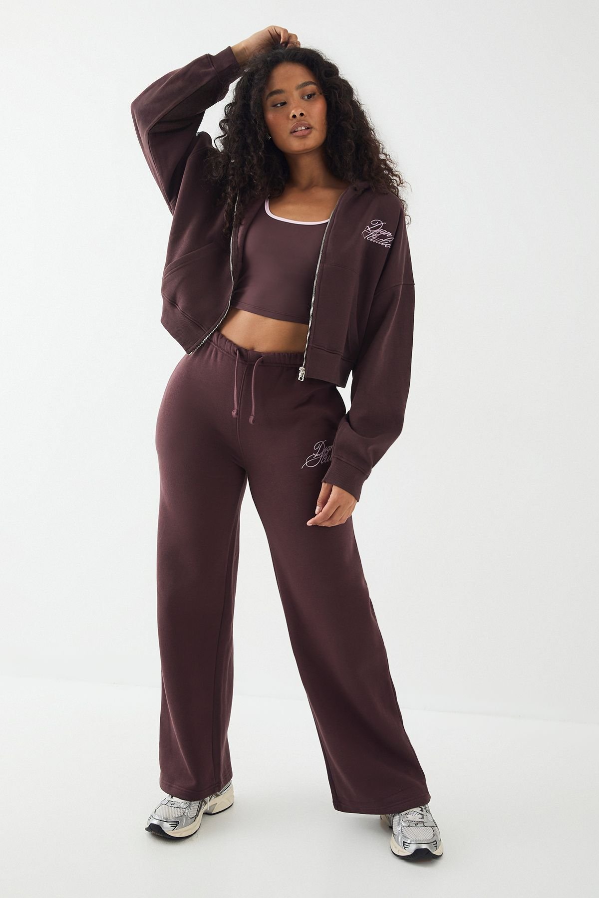 Jogging Jambe Droite Script Contrasté DSGN Studio