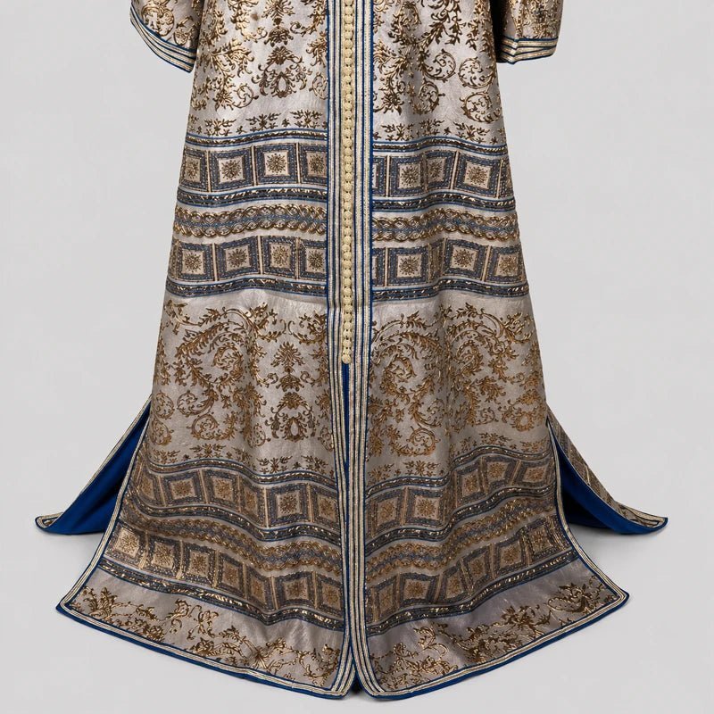 Caftan en brocart beige argenté et doré