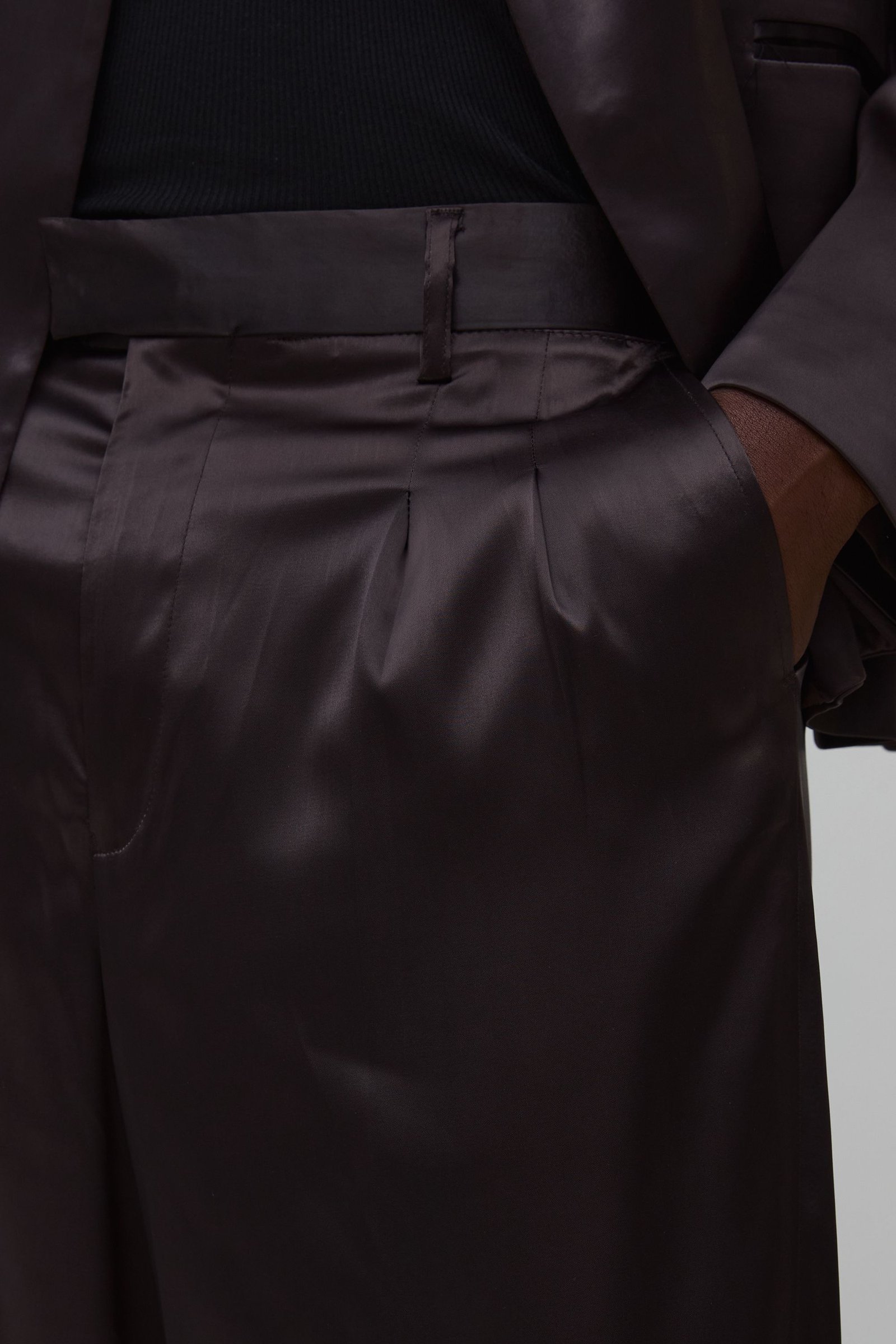 Pantalon de costume large en satin