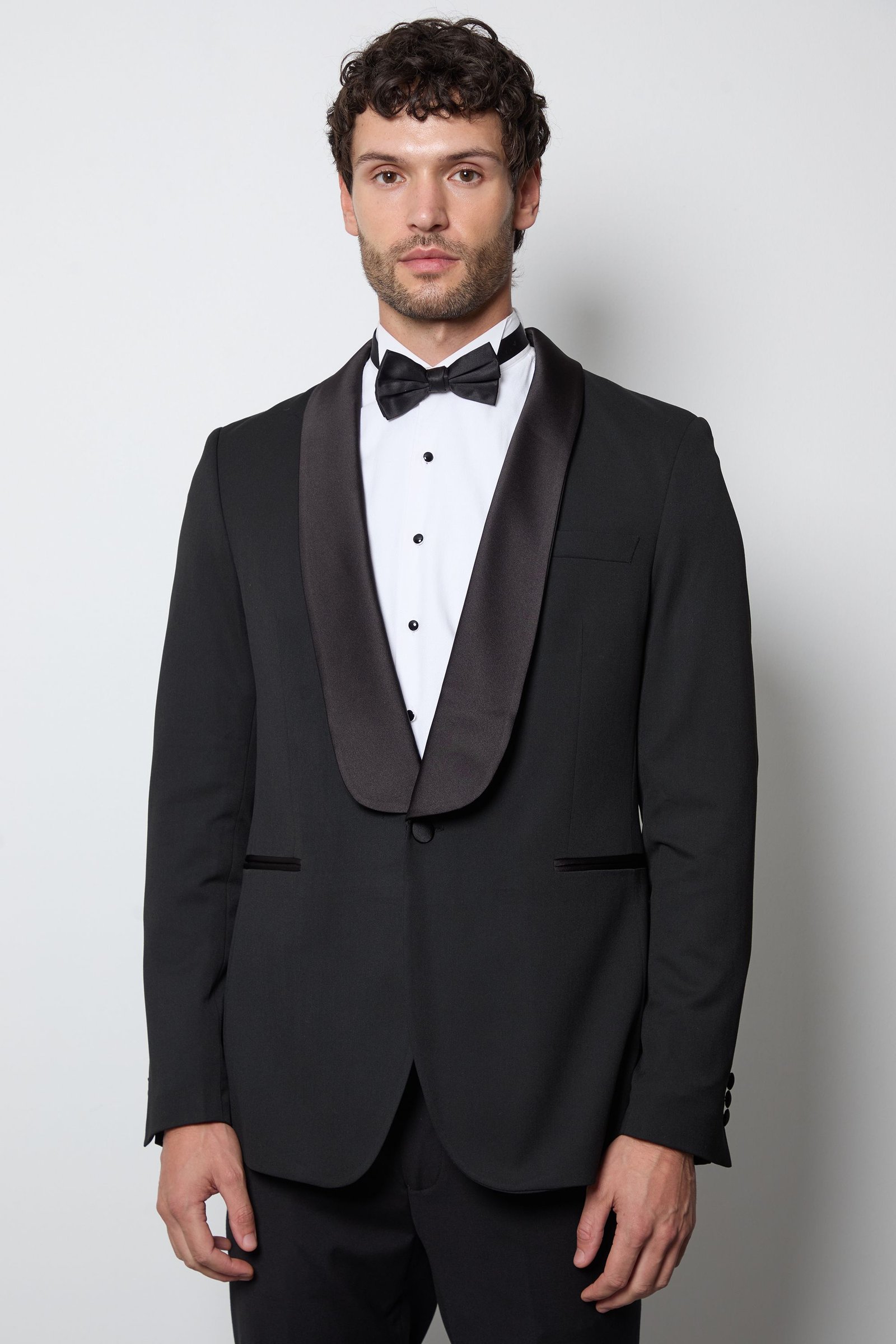 Veste de soirée noire cintrée à revers larges
