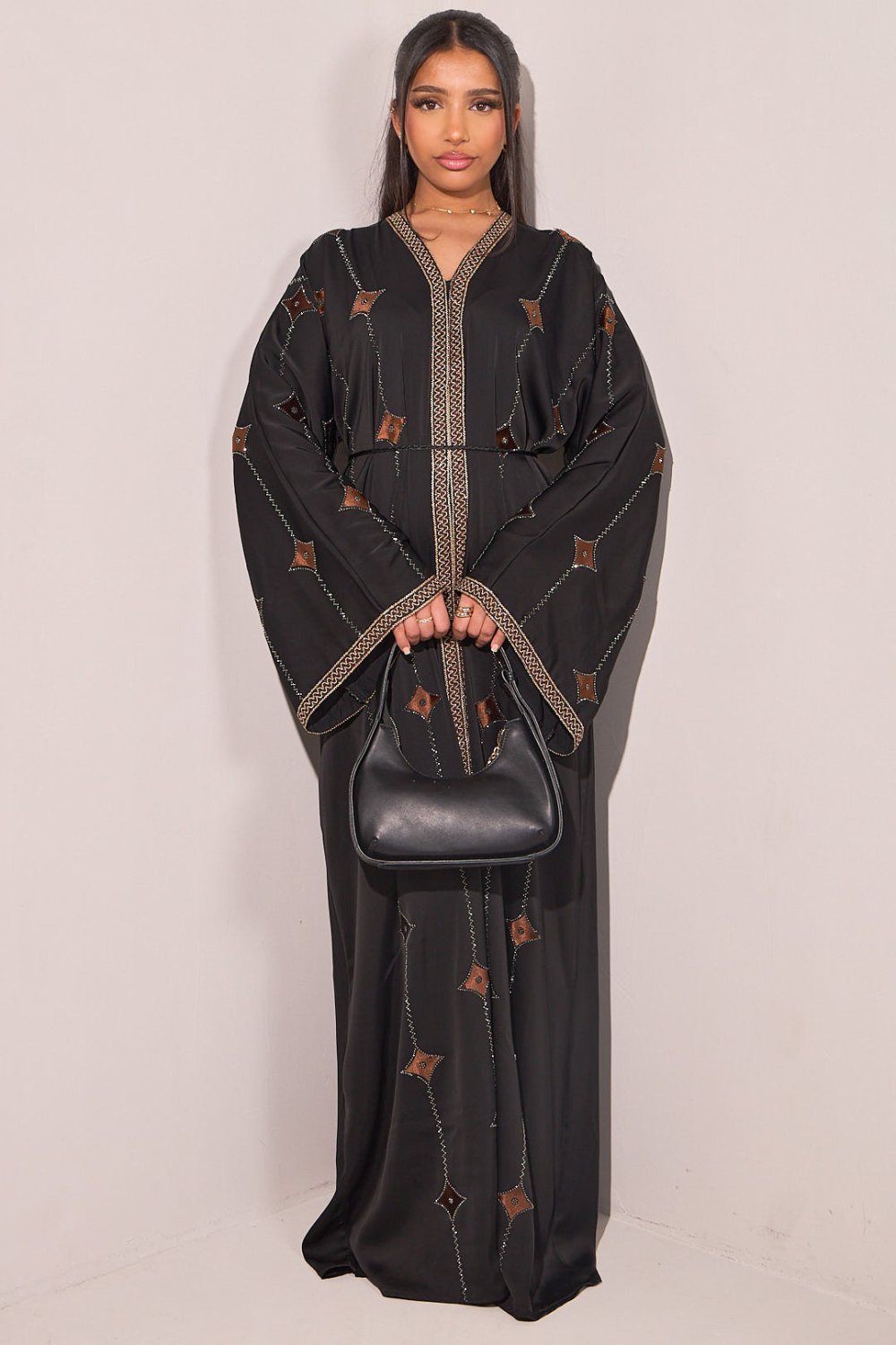 Abaya satinée à losanges et strass avec voile noire
