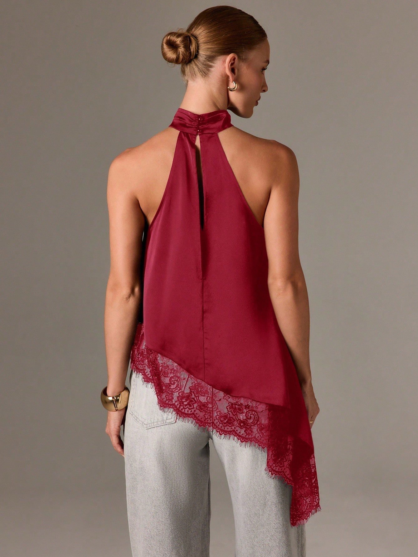 Top de soirée en satin à col montant asymétrique