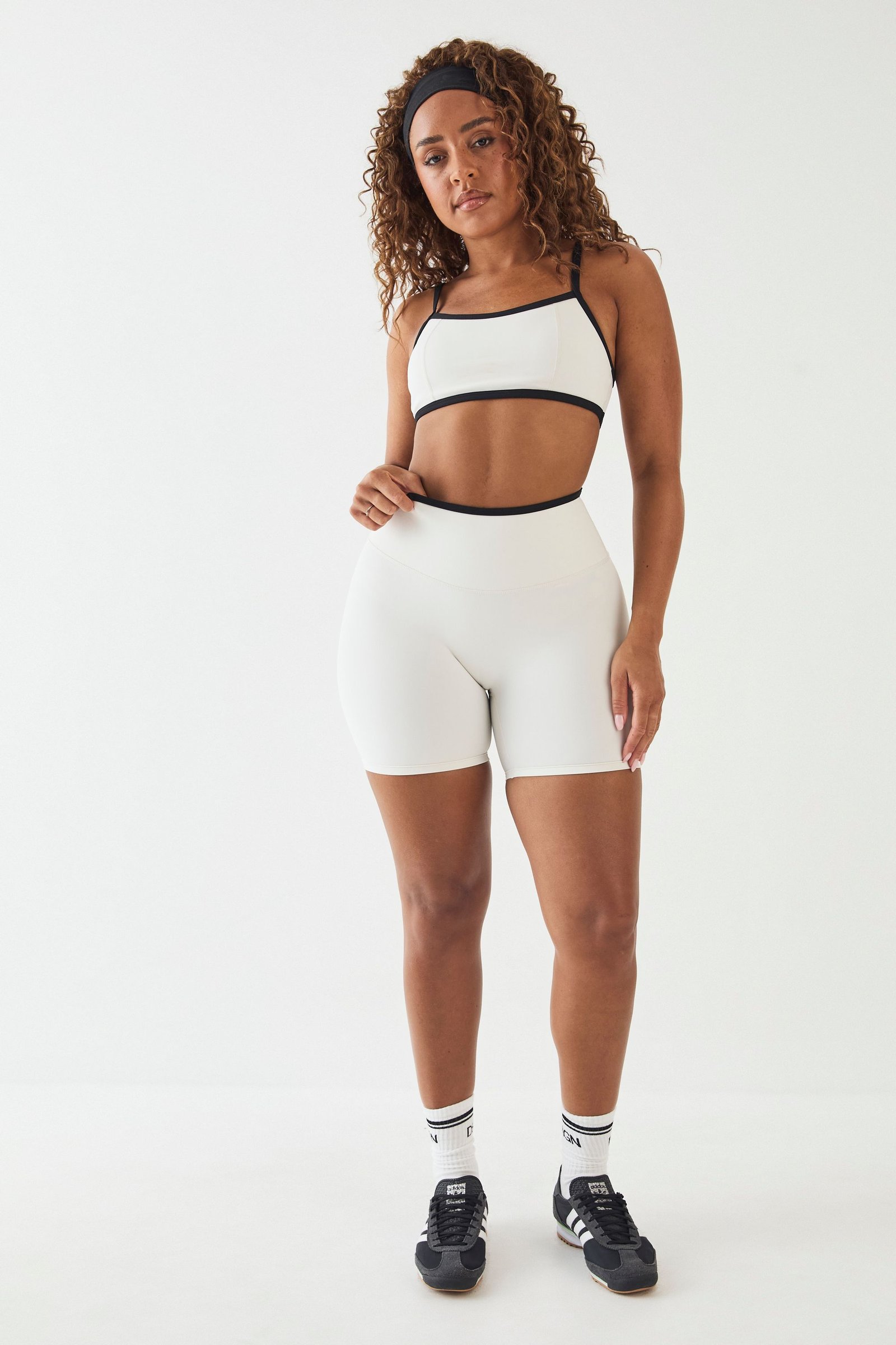 Short sport dayq b ceinture contrastée