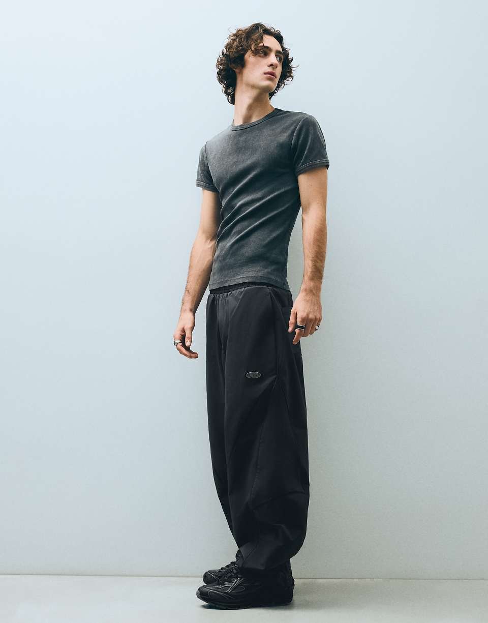 Technical barrel trousers in black