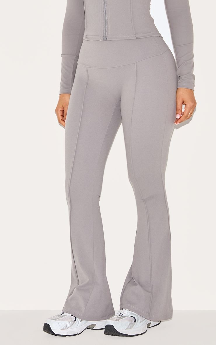 Pantalon Évasé Petite Avec Détails De Coutures Sculptantes