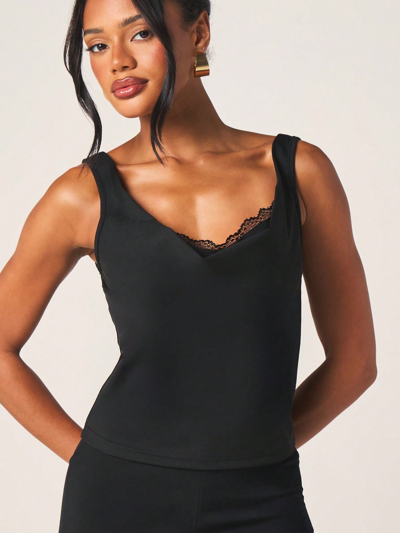 Corset à bordure en dentelle et décolleté en cœur