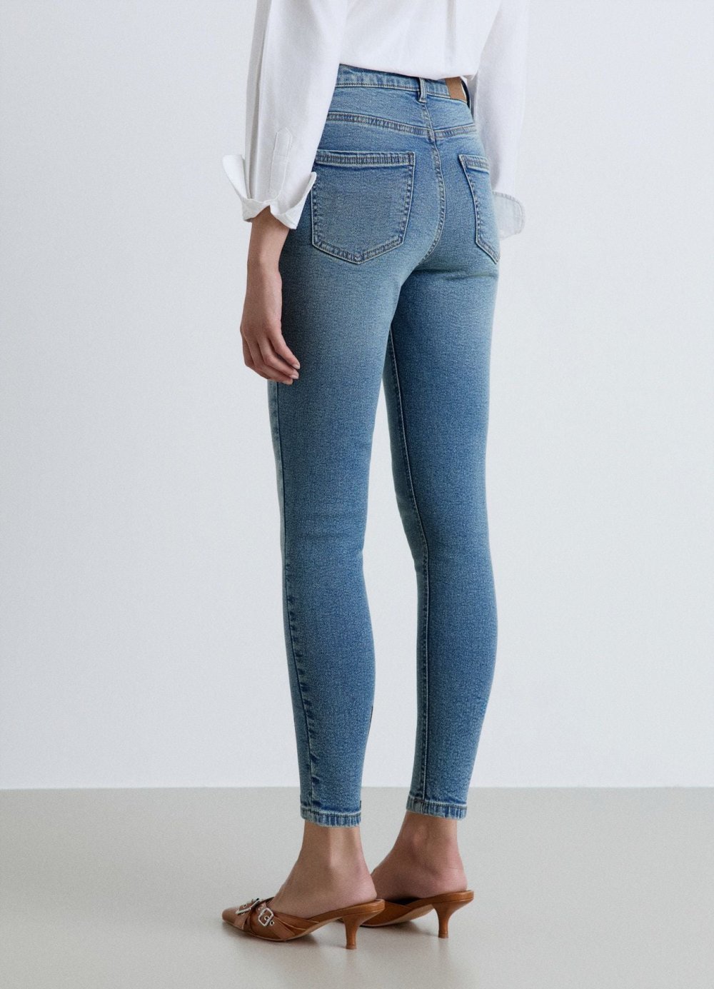 Five-pocket mid-rise skinny jeans