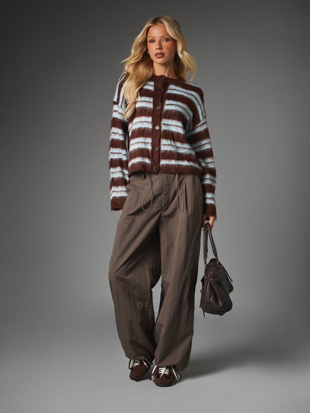 Cardigan duveteux rayé marron et bleu