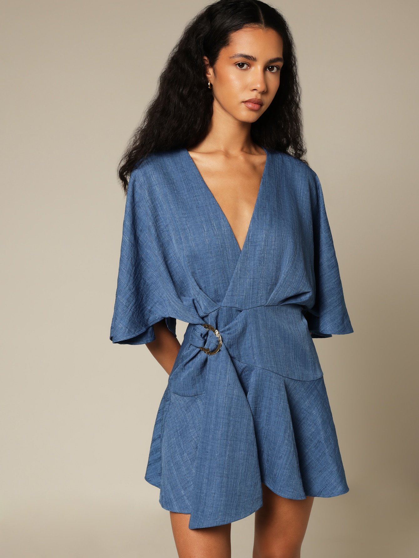 Robe Mini Cache-Cœur À Col En V Profond Avec Manches Kimono À Volants