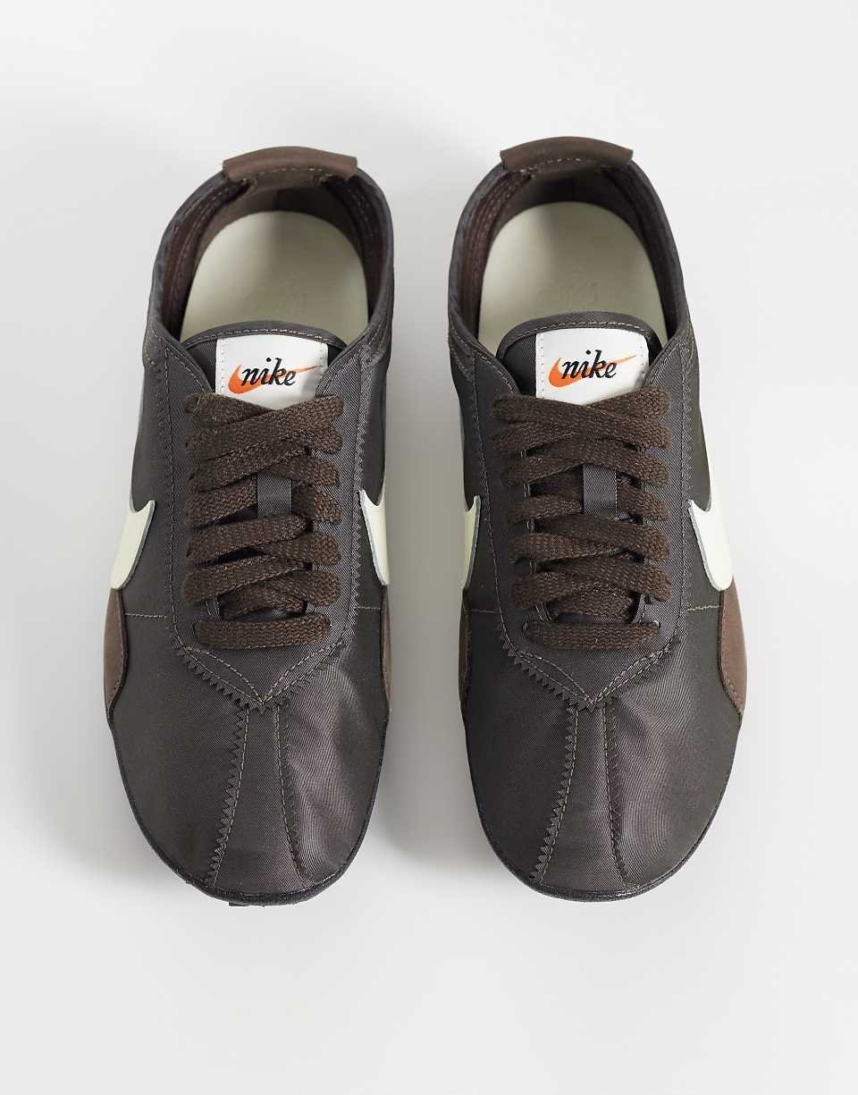 حذاء رياضي Moon Shoe باللون البني الداكن