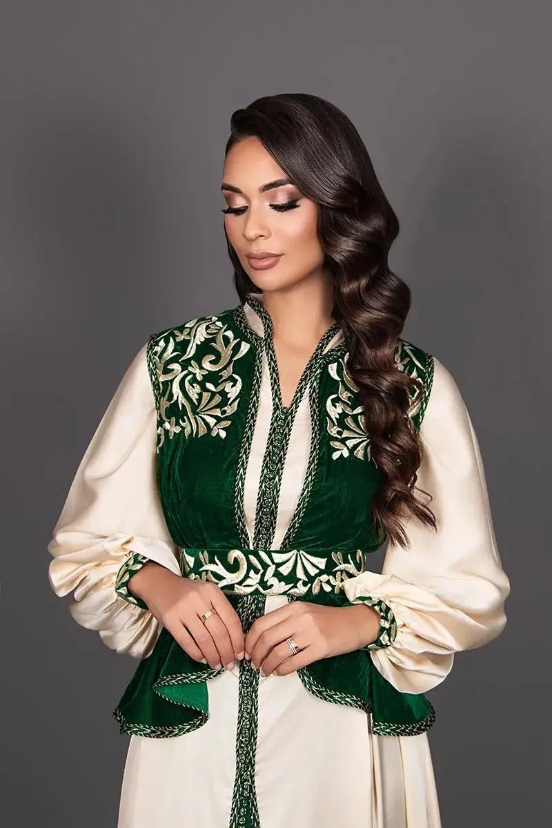 Caftan drap de soie avec pantalon et gilet velours