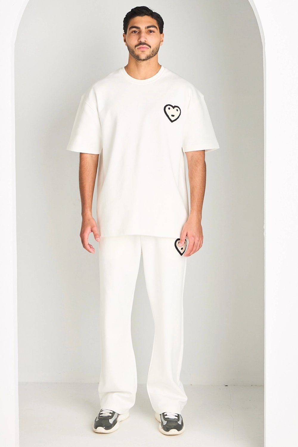 Ecru t-shirt and trousers set with heart embroidery