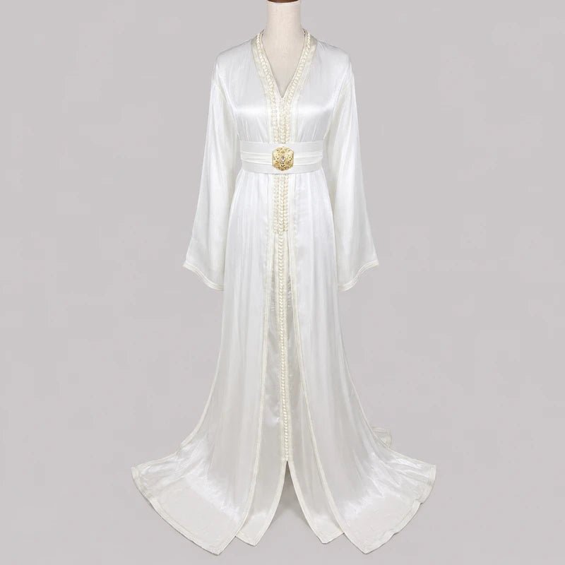 Off-white organza and crêpe takchita