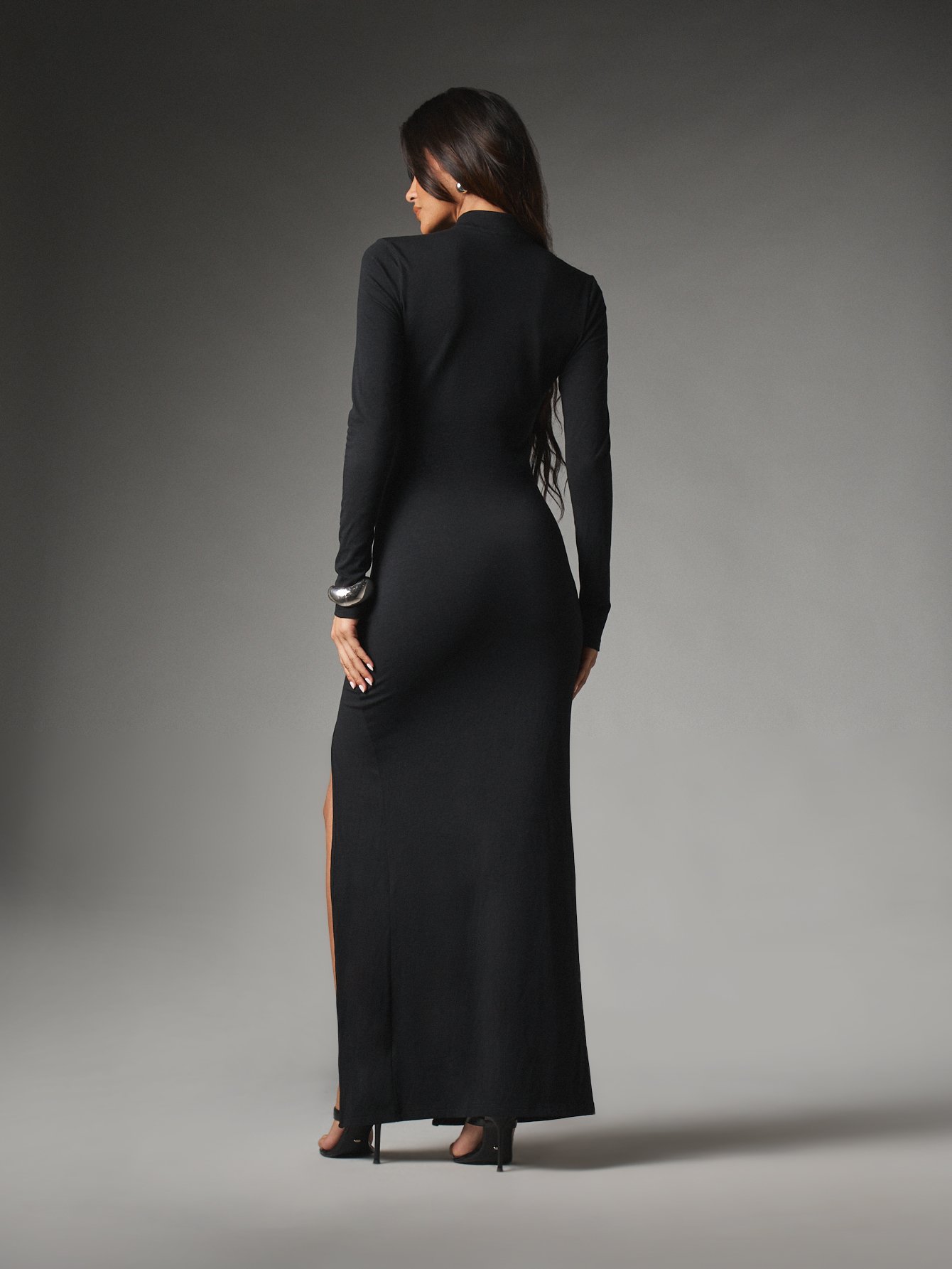 Robe twila moulante b découpe w fente 3la jnab