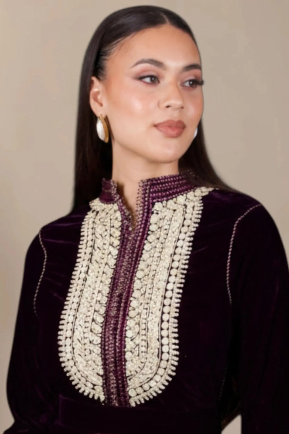 Gold-tone mother-of-pearl effect cabochon earrings