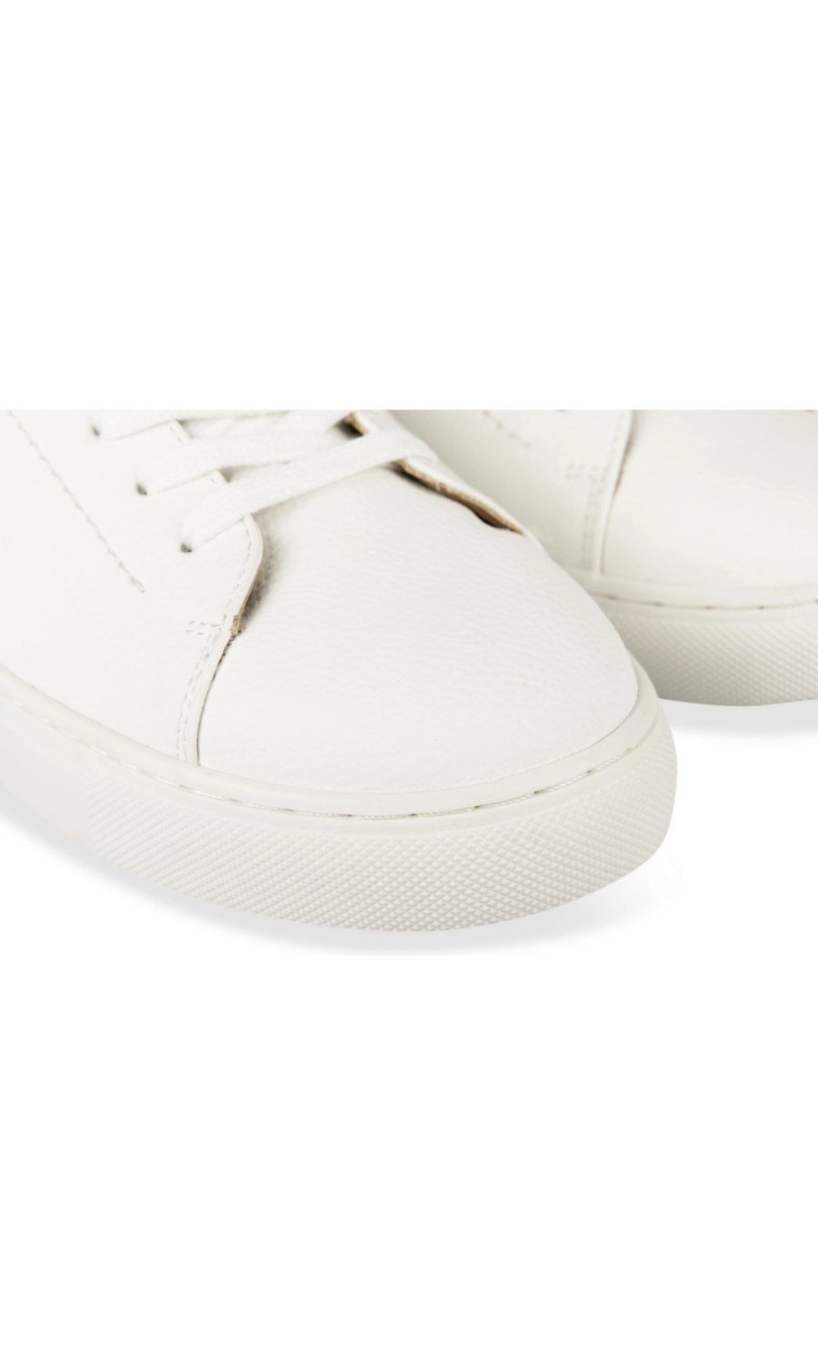 White smooth low trainers, round toe