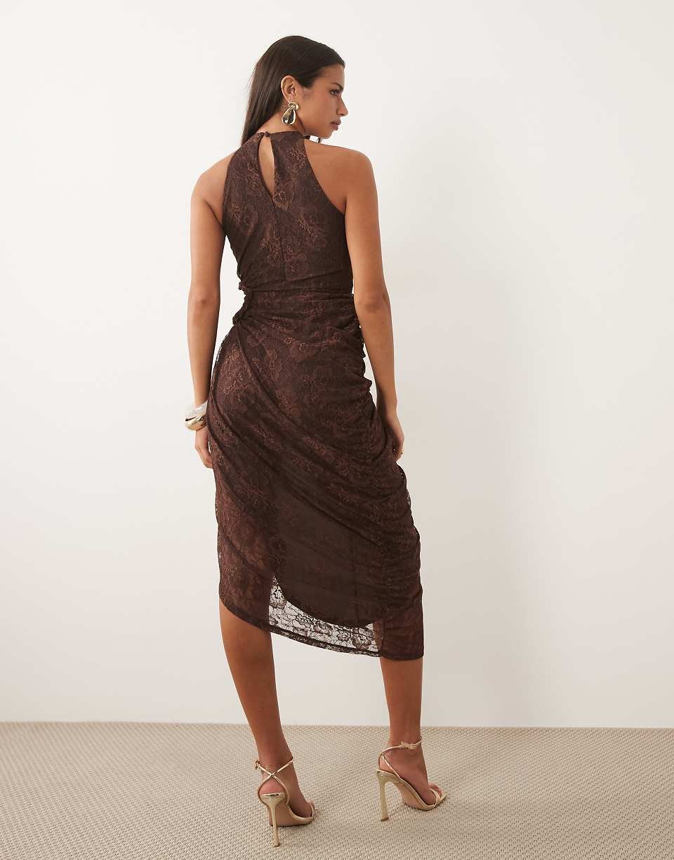 Robe longue en dentelle avec découpe froncée - Chocolat