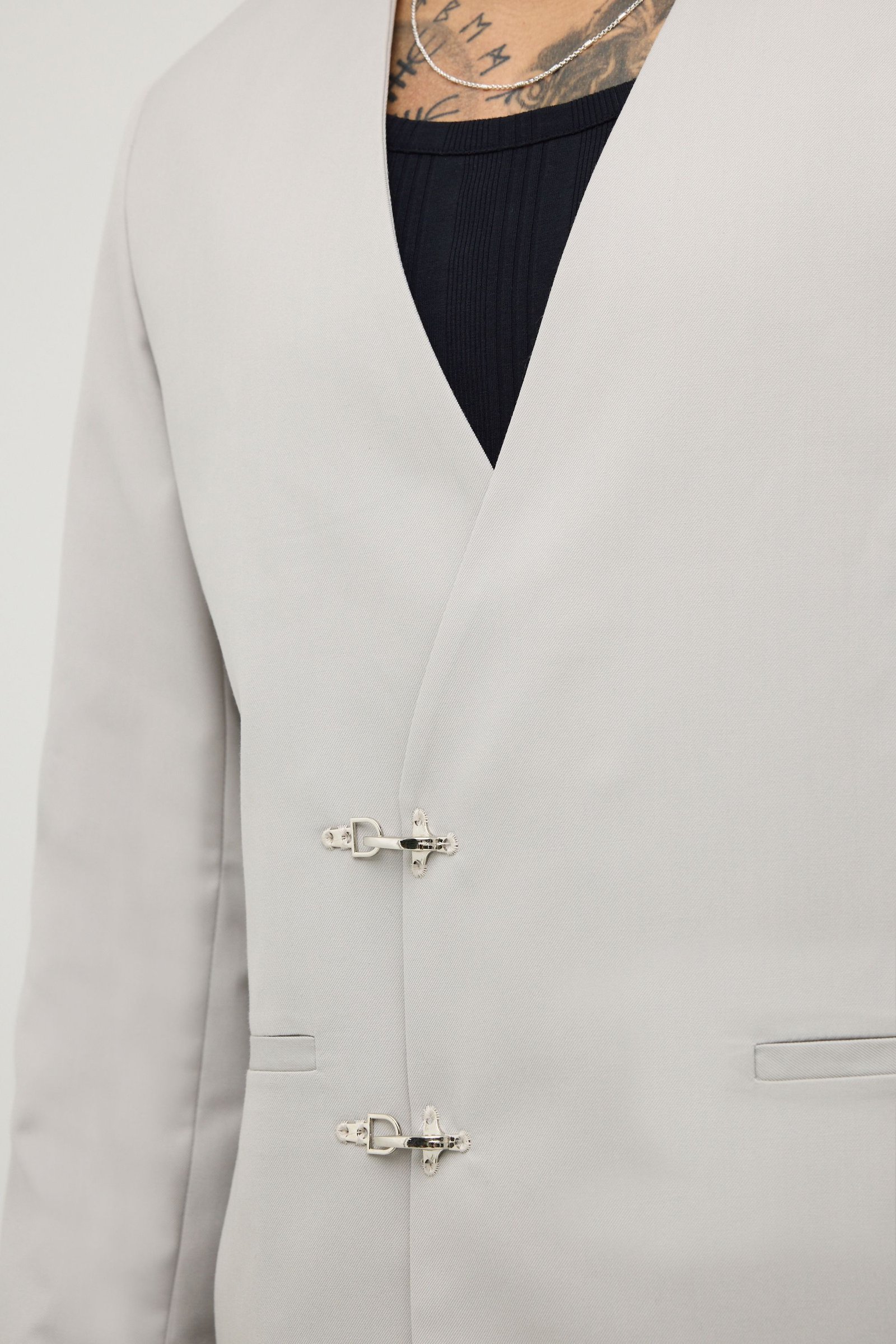 Collarless oversized blazer with fireman clasp