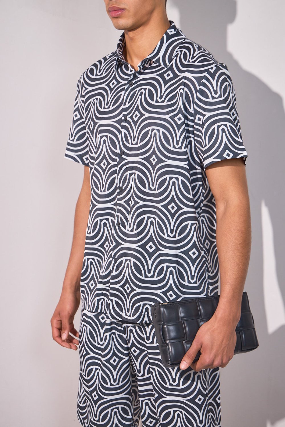 Ensemble chemise et short géométrique noir