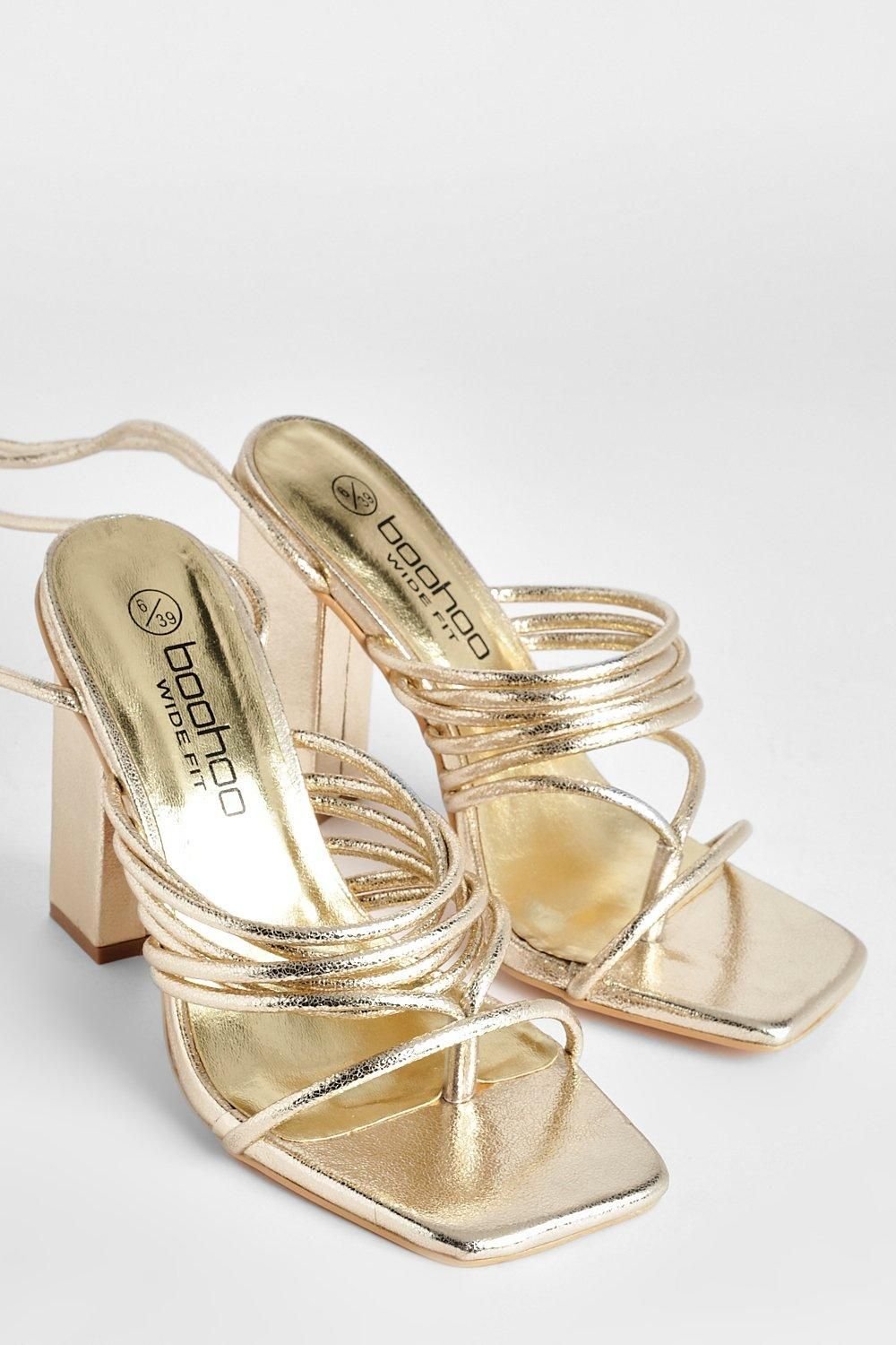 Sandales à talons carrés larges avec multiples brides