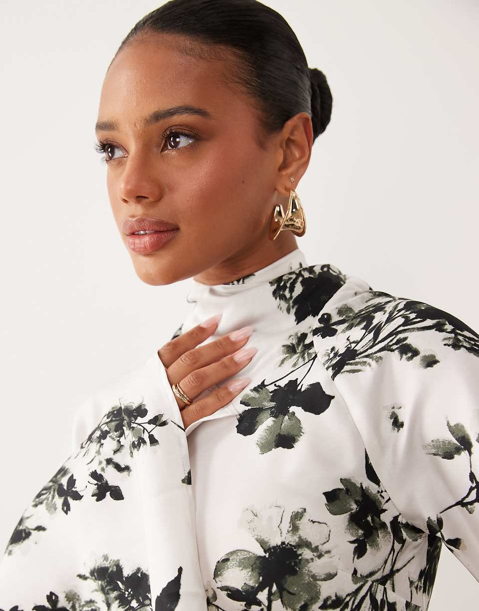 Robe twila satin b fleurs, kmam fendues w détail foulard - K7al w byed