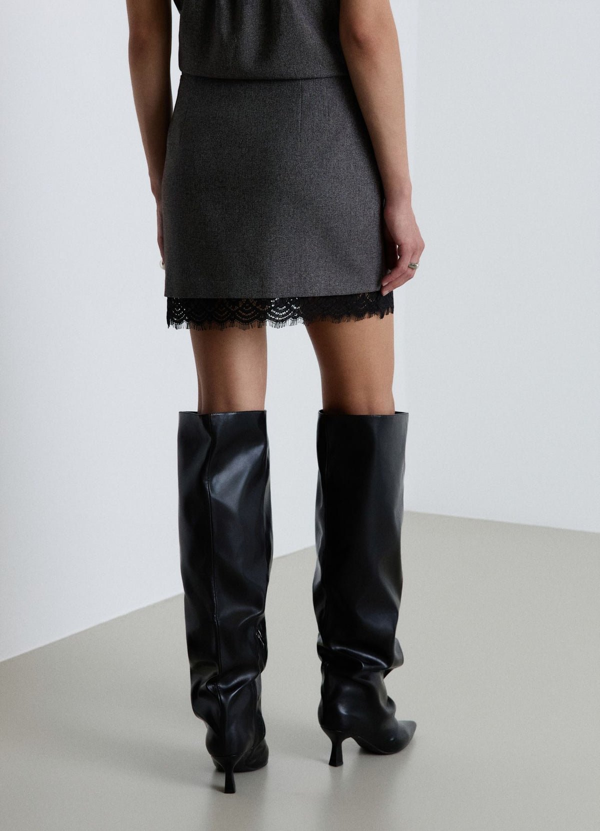 Lined mini skirt with lace hem