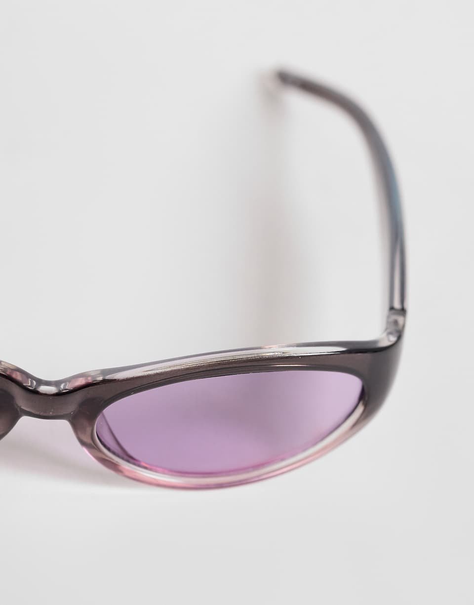 Lunettes de soleil enveloppantes à verres violets - Gris transparent