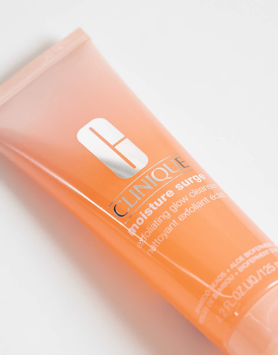Moisture Surge - Exfoliating radiance cleanser