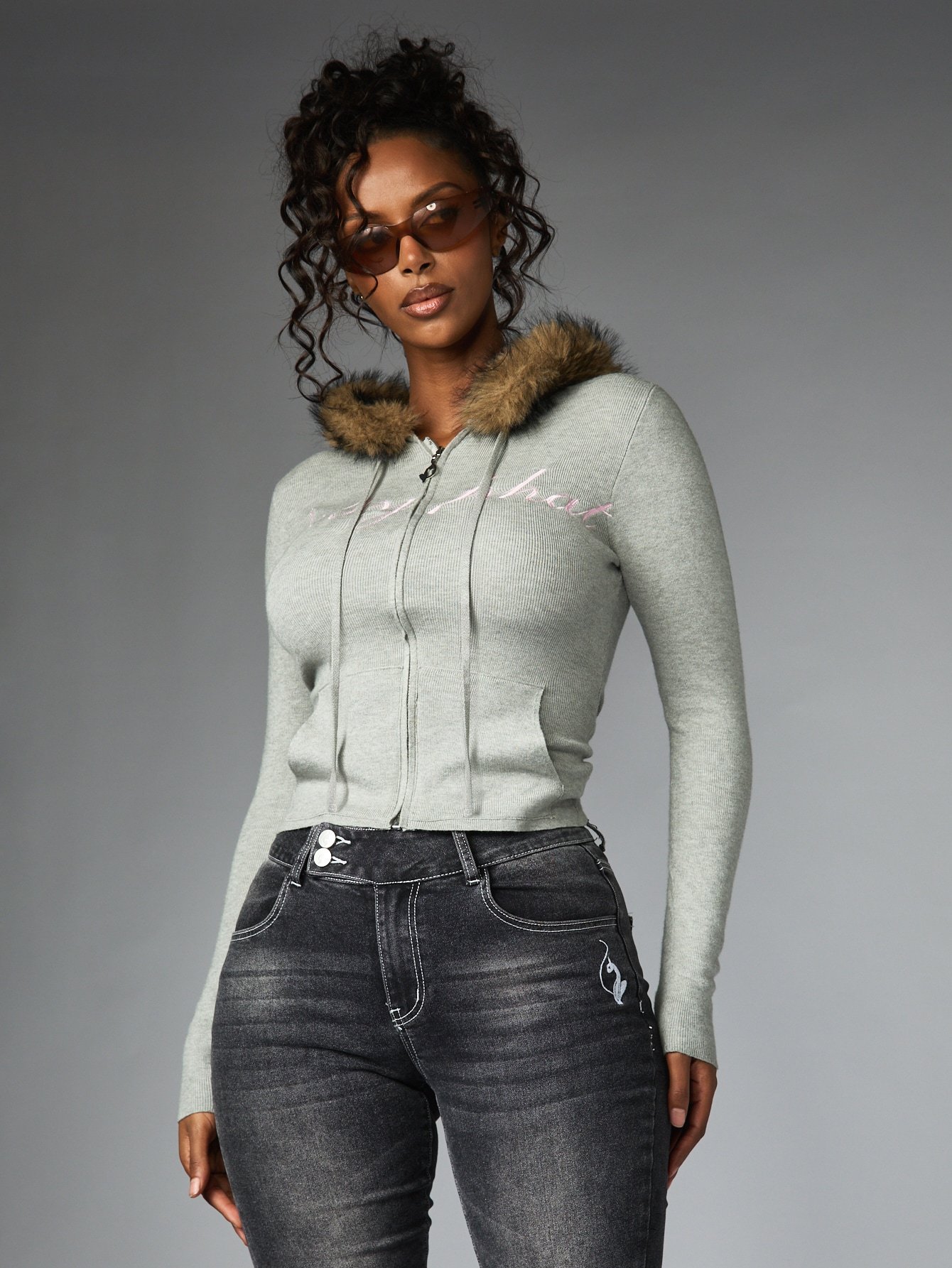 Cardigan Zippé À Capuche En Tricot Avec Garniture En Fourrure