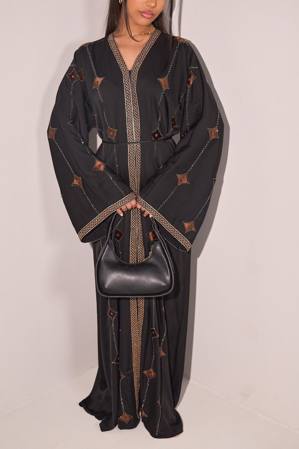 Abaya satinée b losanges w strass m3a voile k7la
