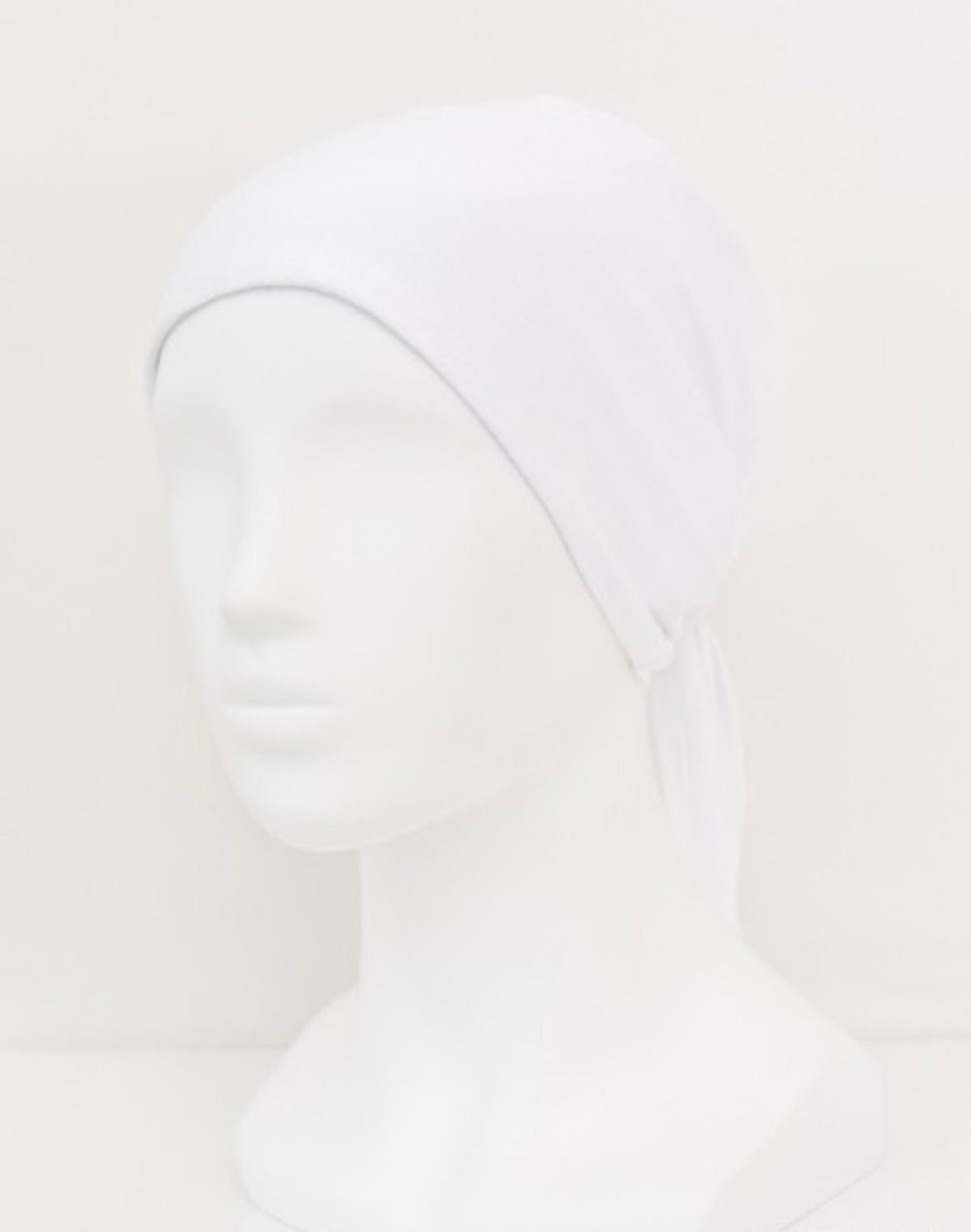 Satin-lined underscarf bonnet - White