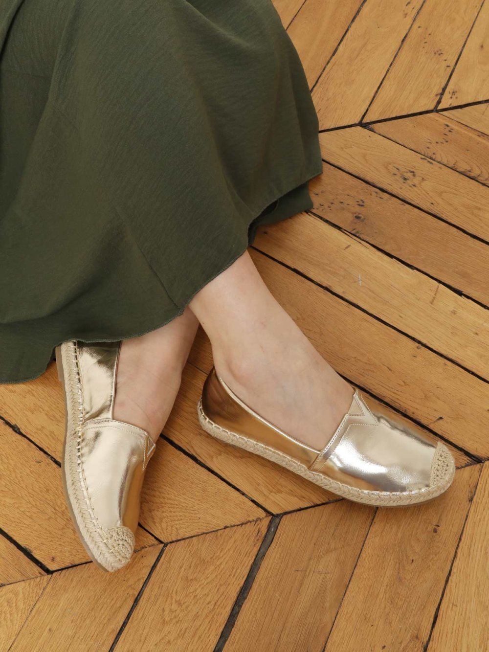 Gold espadrilles with braided flatform