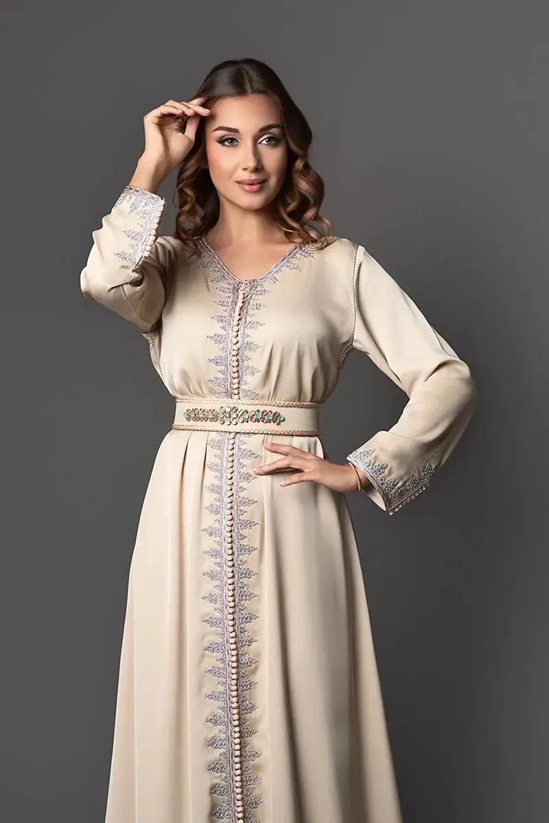 Caftan drap de soie beige brodé quatre fils