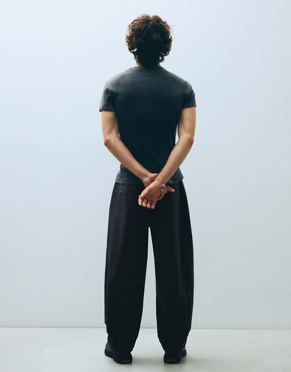 Technical barrel trousers in black