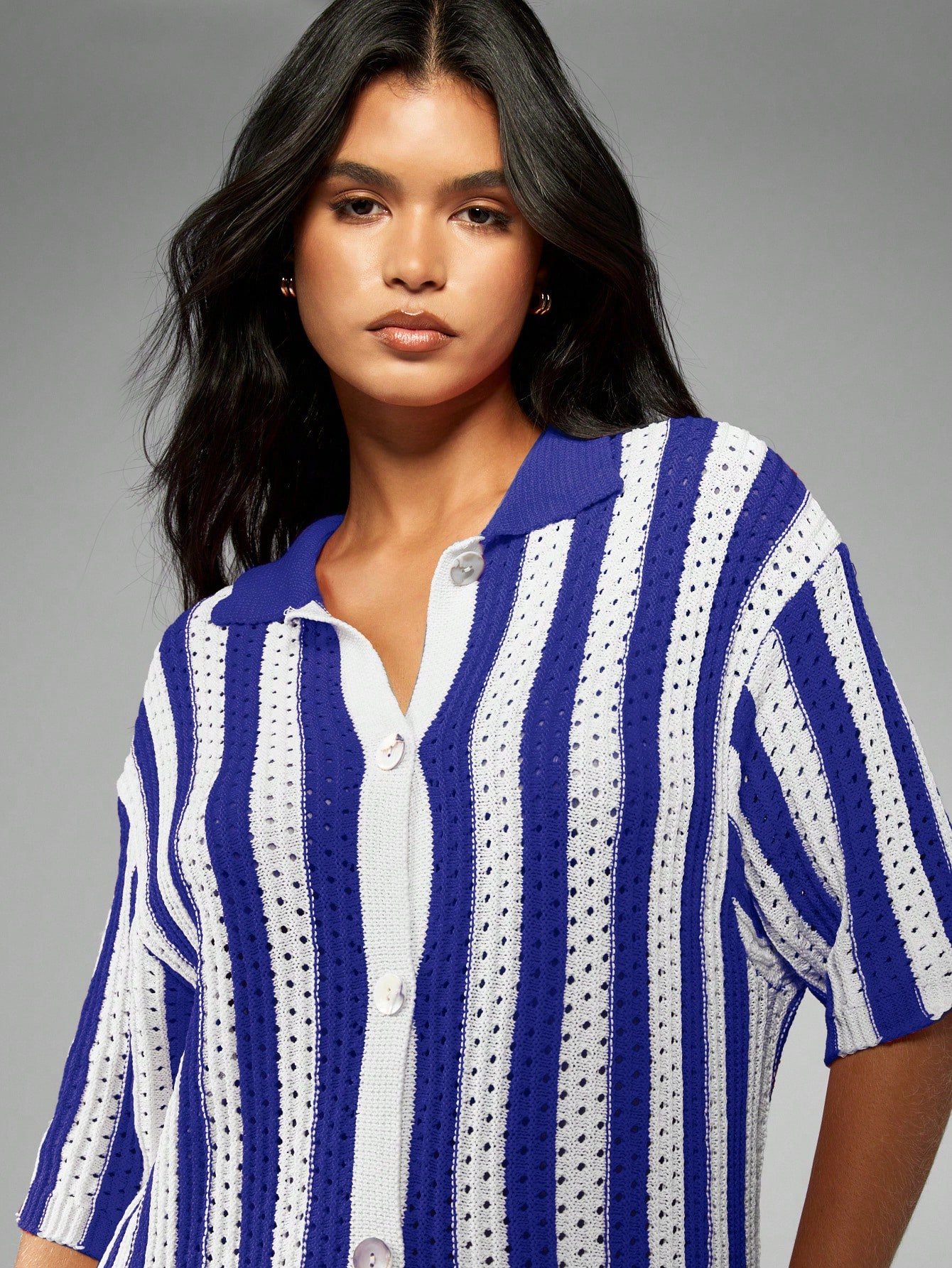 Cardigan boutonné à manches courtes et rayures