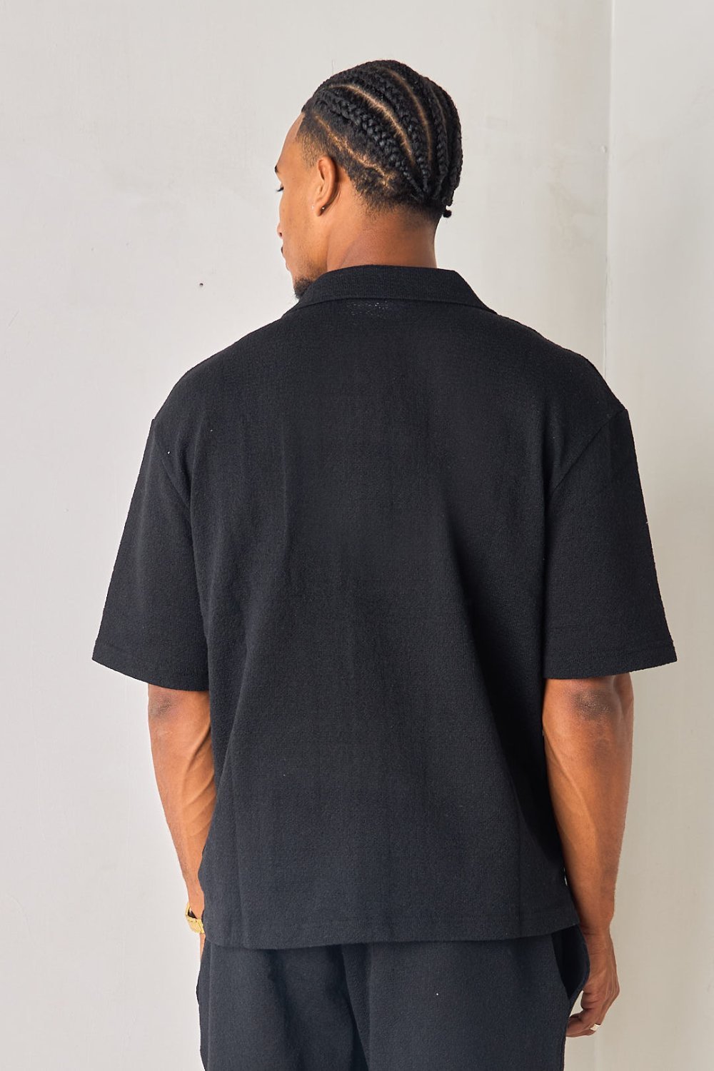 Chemise ajourée en tissu texturé noire