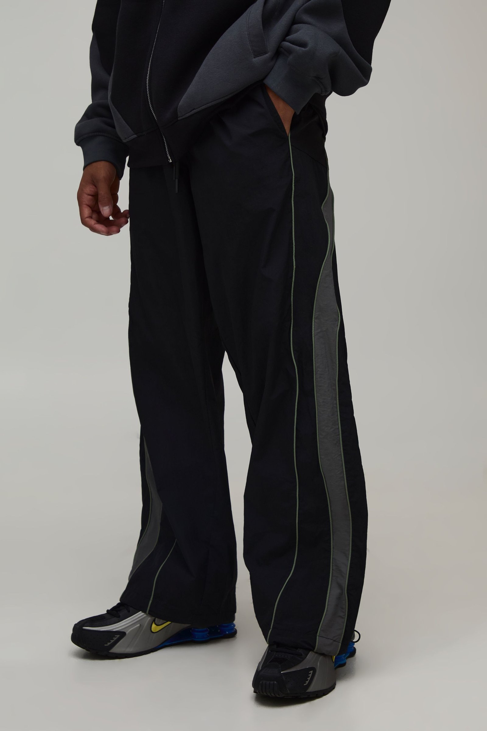 Pantalon parachute avec détail de passepoil à taille élastiquée