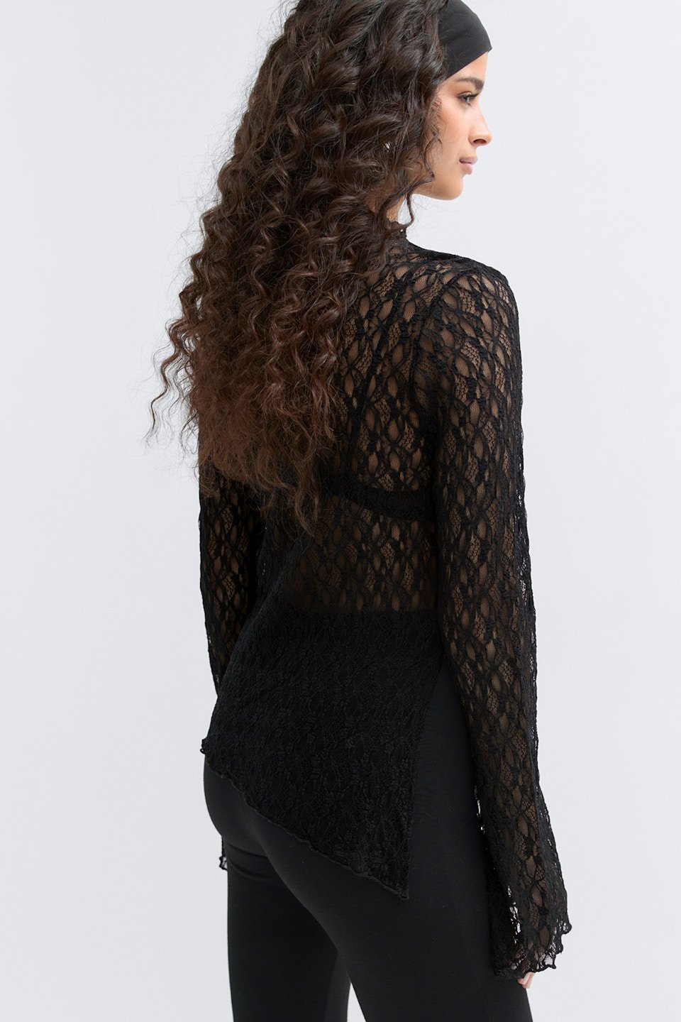 Top en dentelle asymétrique à manches longues
