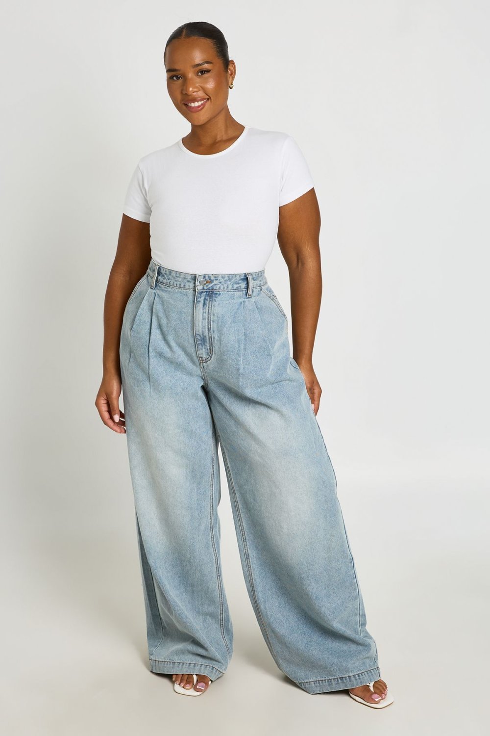 Pale blue wide leg jeans with pleats - Plus size