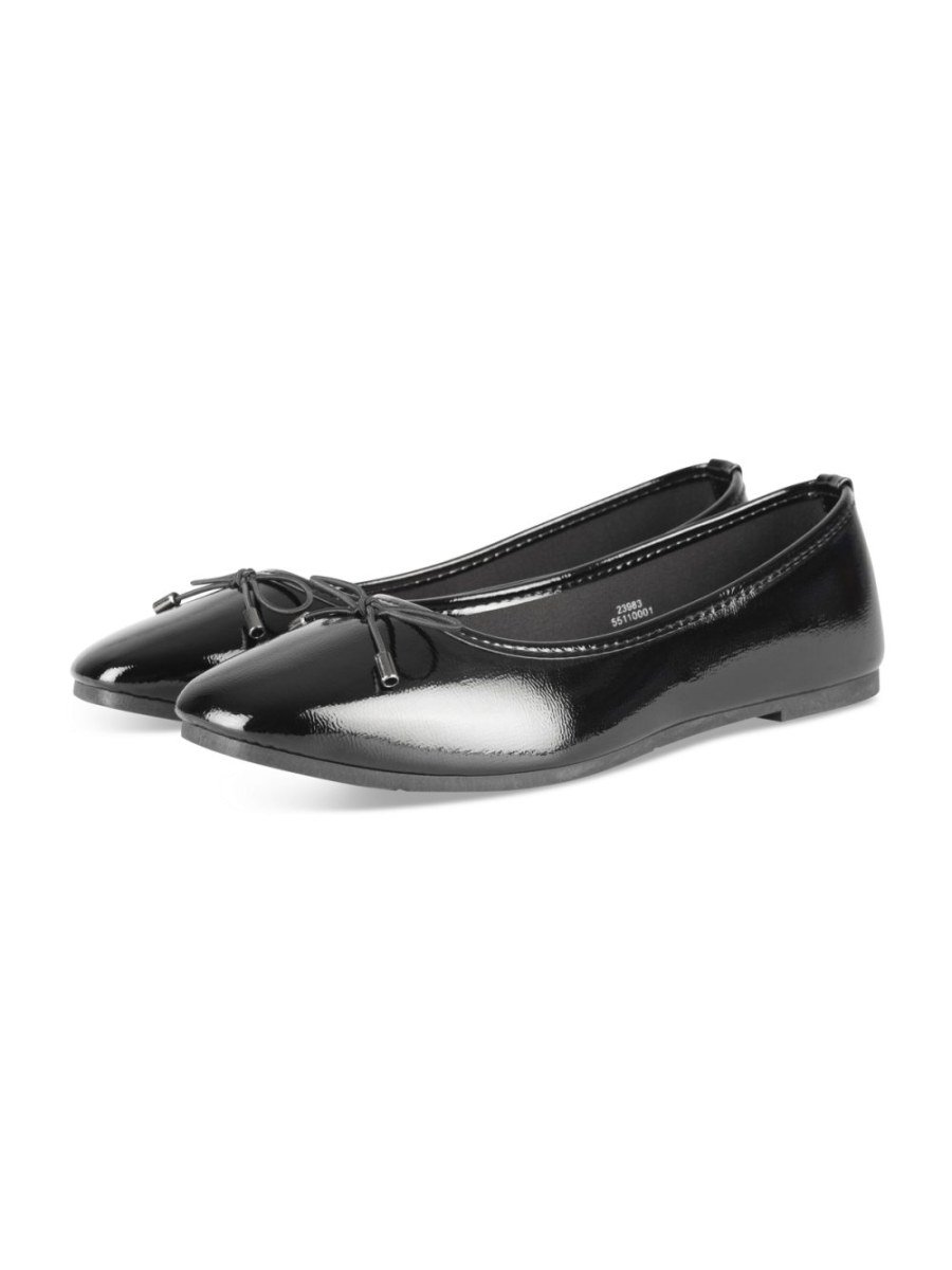 Black patent-look ballerinas with piping