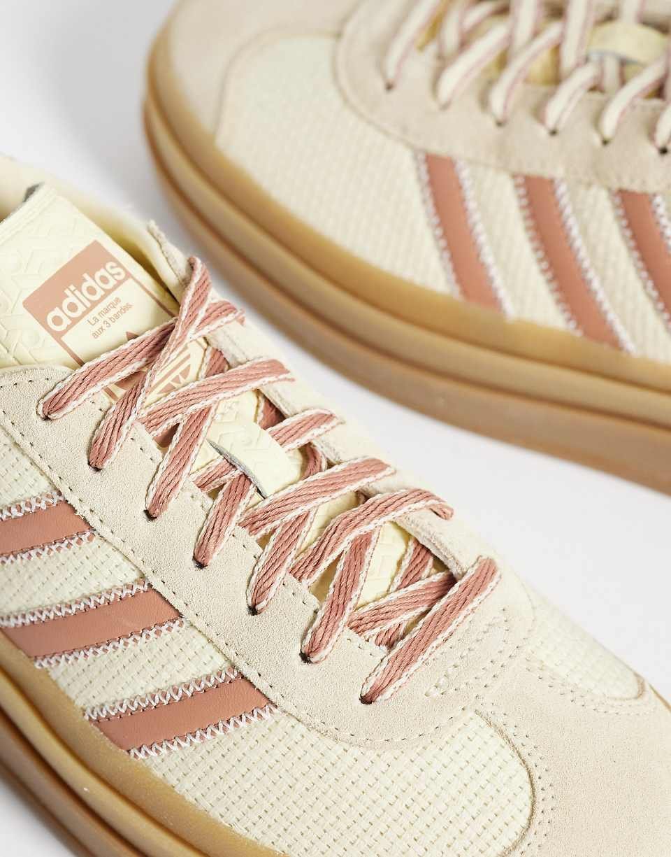 Baskets Gazelle Bold crème et rose